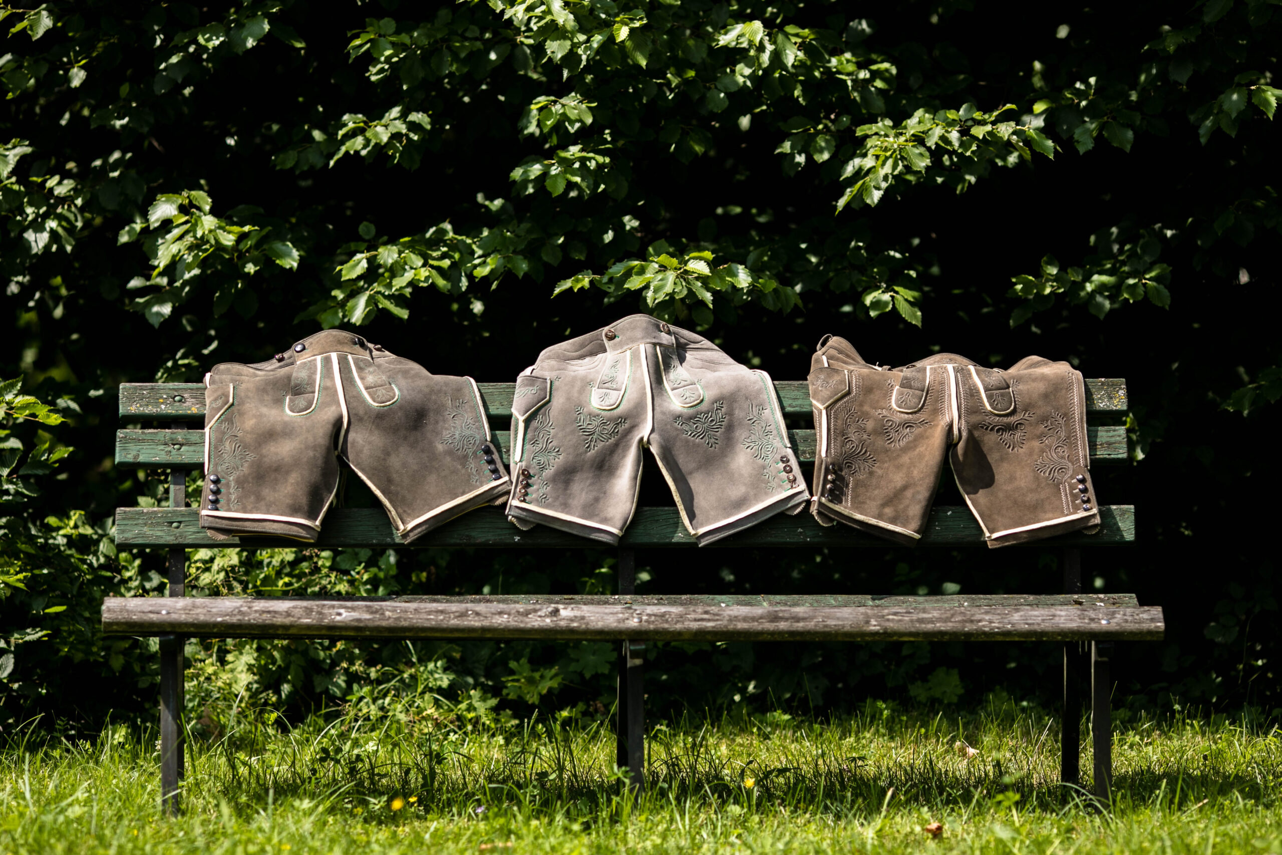 traditionelle & maßgefertigte Hirschlederhose