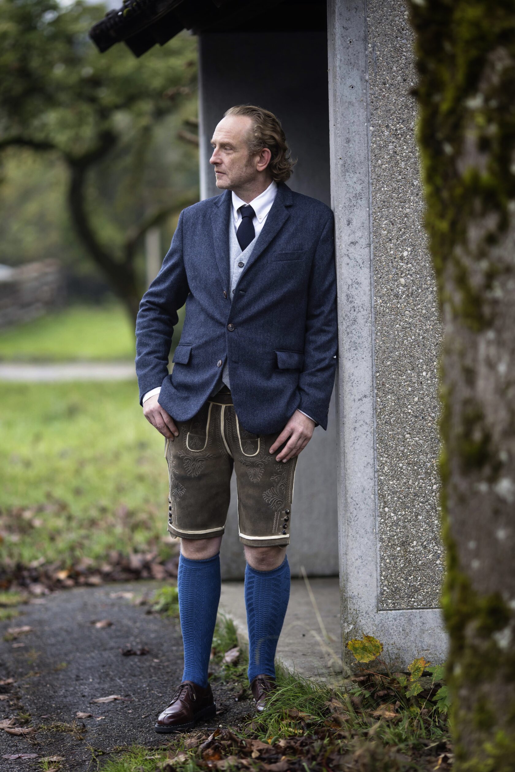 Franz_Hirschlederhose_handbestickt_Sakko“Herringbone“_Gilet_Hemd