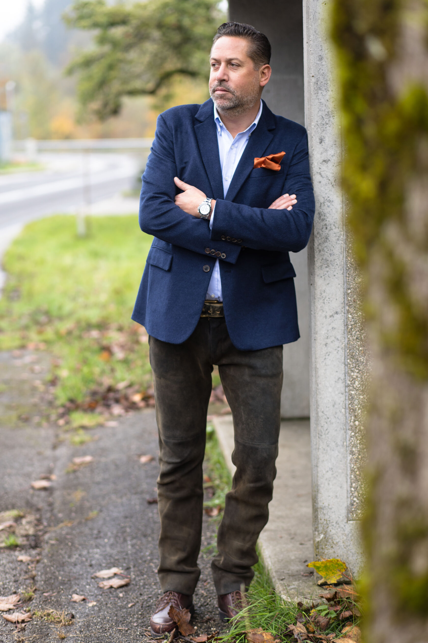 Philip_HirschlederChino_SakkoCashmere_Hemd_Gürtel